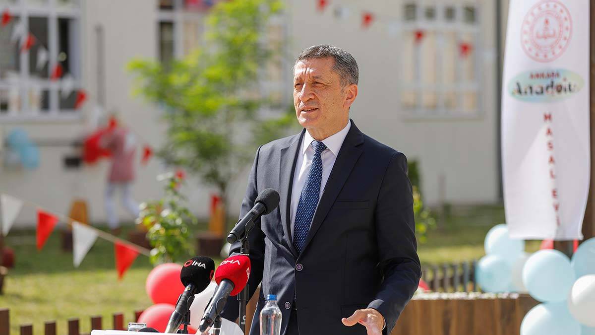 Bakan Selçuk Anadolu Masal Evi'nin açılışını yaptı