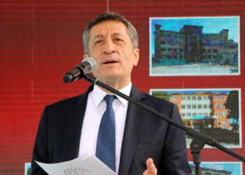 Dimdik ayakta duracak nesiller yetişme gayretindeyiz