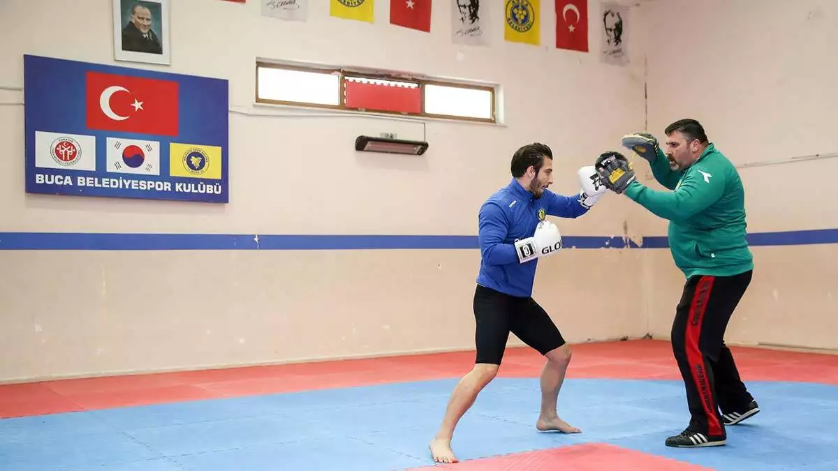 Wako kick boks dünya şampiyonası'nda türkiye'yi temsil edecek genç sporcu, milli formayı bu kez babası için giyecek.