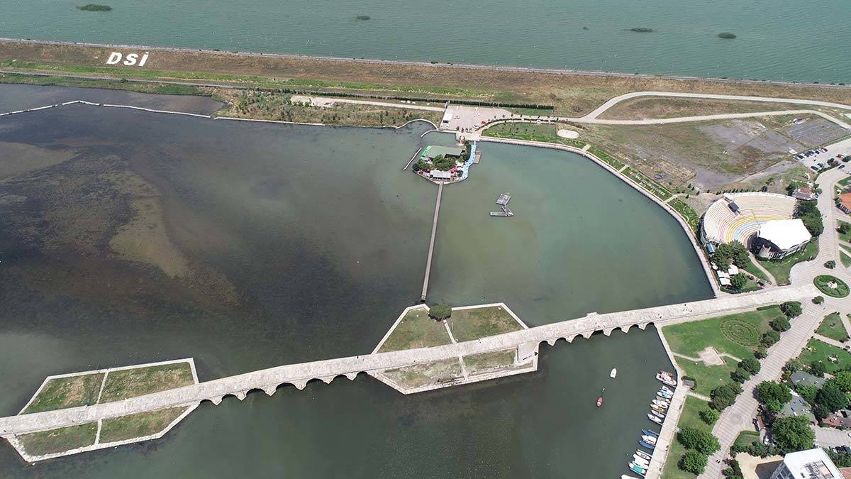 Büyükçekmece Gölü'nün rengi değişti