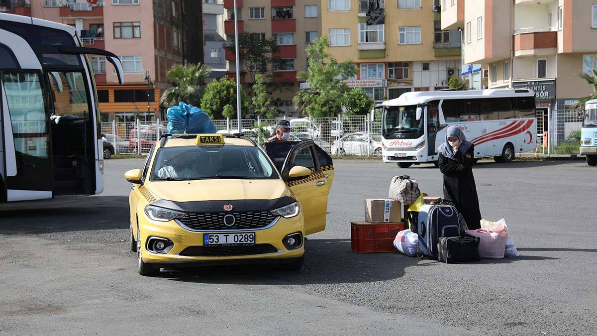 Rize’ye çay göçü ile 40 bin kişi geldi, vakaların artacağı endişesi yaşanan ilde korkulan olmadı, vakalar geriledi.