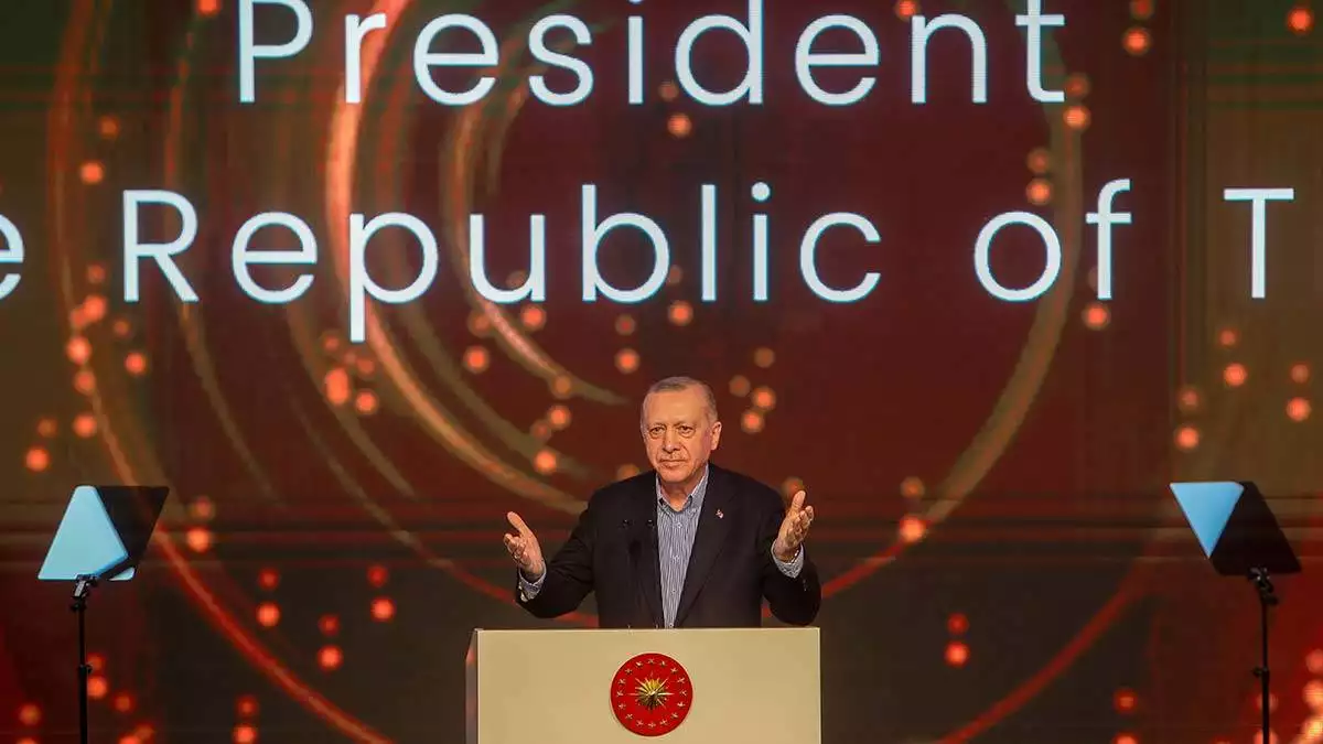 Antalya diplomasi forumu'nda (adf) konuşan cumhurbaşkanı recep tayyip erdoğan, "8 milyar insanın kaderi 5 ülkenin insafına bırakılamaz" dedi.