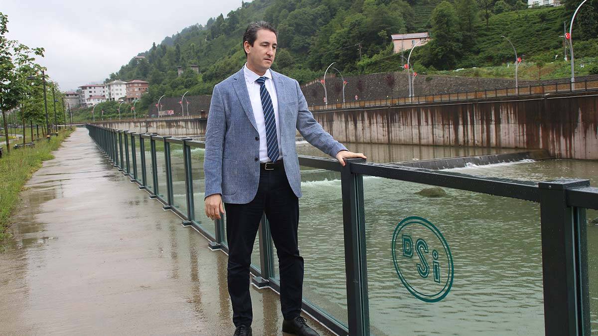 Dere taşkınlarına karşı cam korkuluk