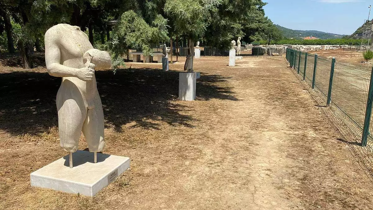 Klaros'ta kült heykeller restore edilecek