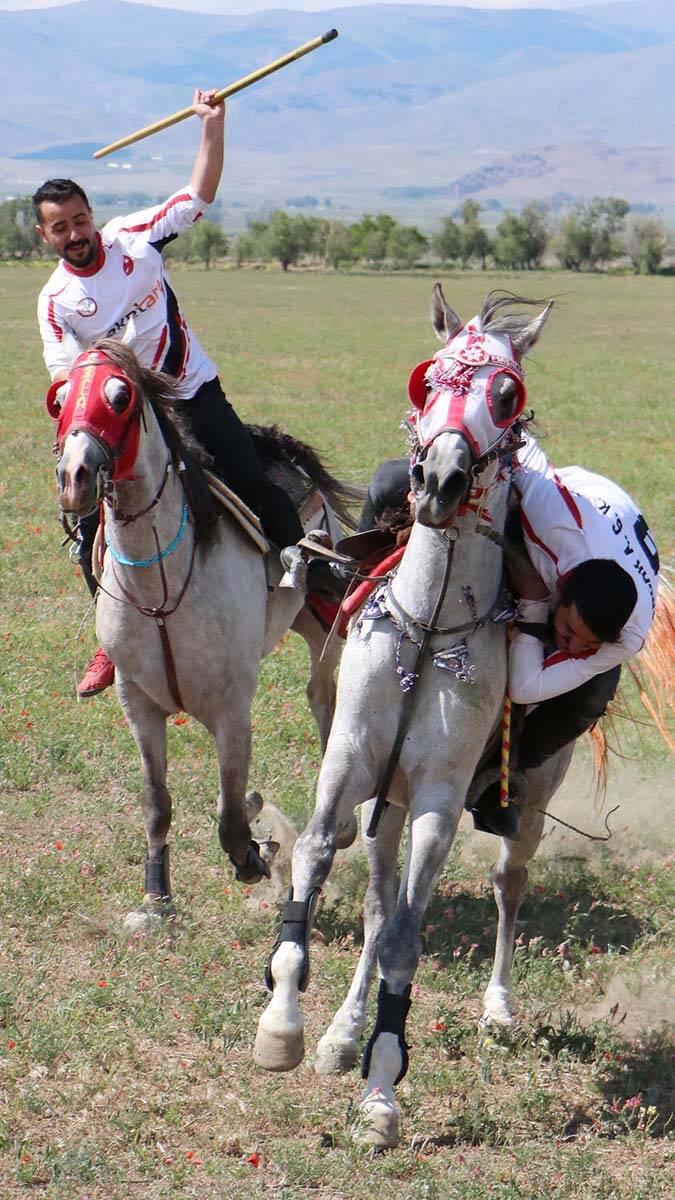 Erzurum'da cirit sporcuları sahalara döndü 