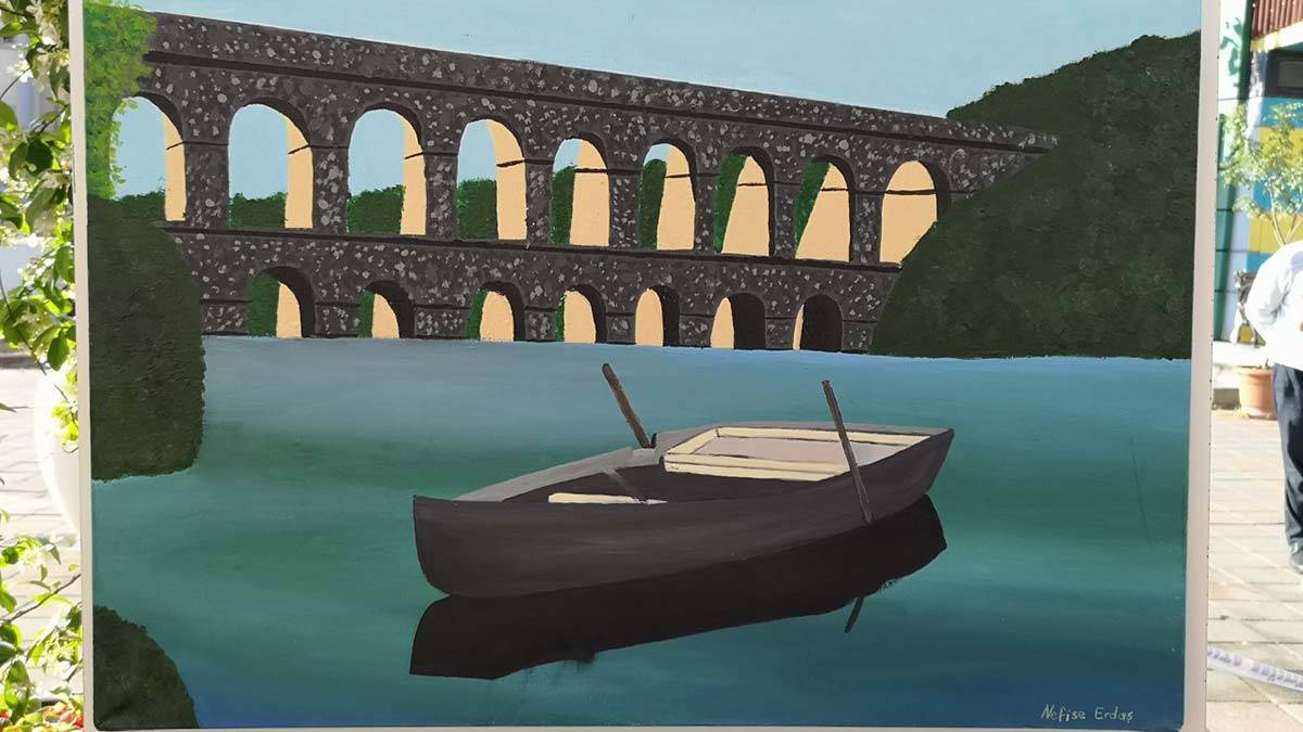 Öğrencilerin çizdiği resimler sanatseverlerle buluştu