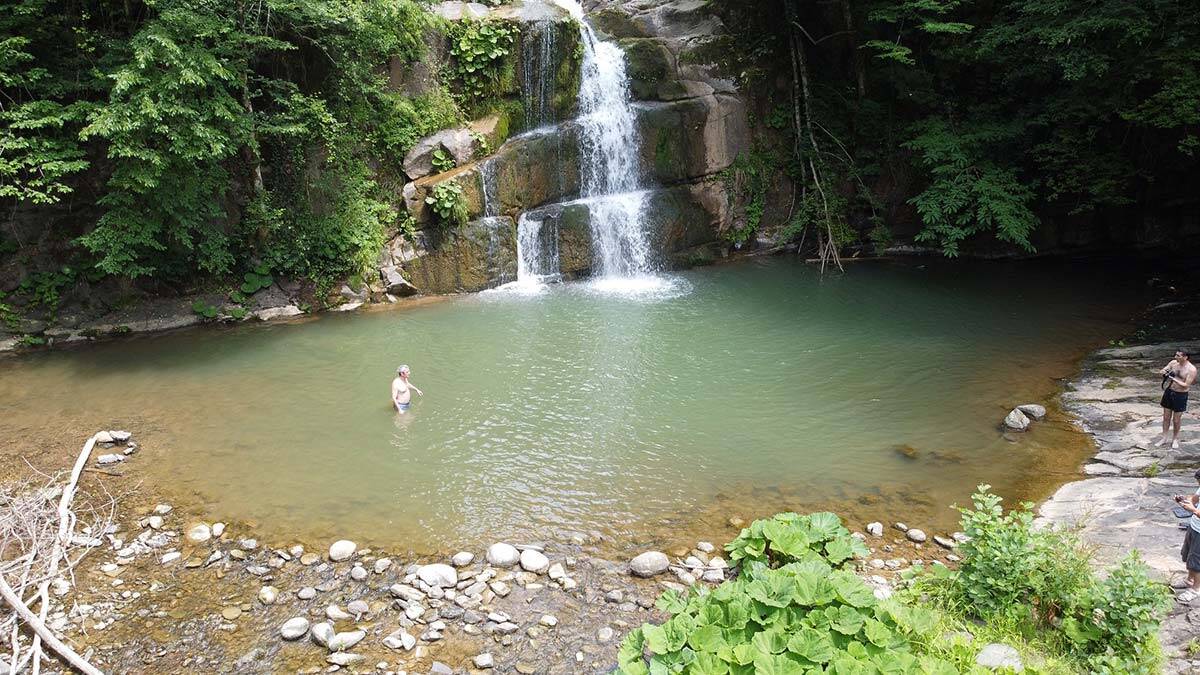 Gölderesi Şelalesi hayran bırakıyor