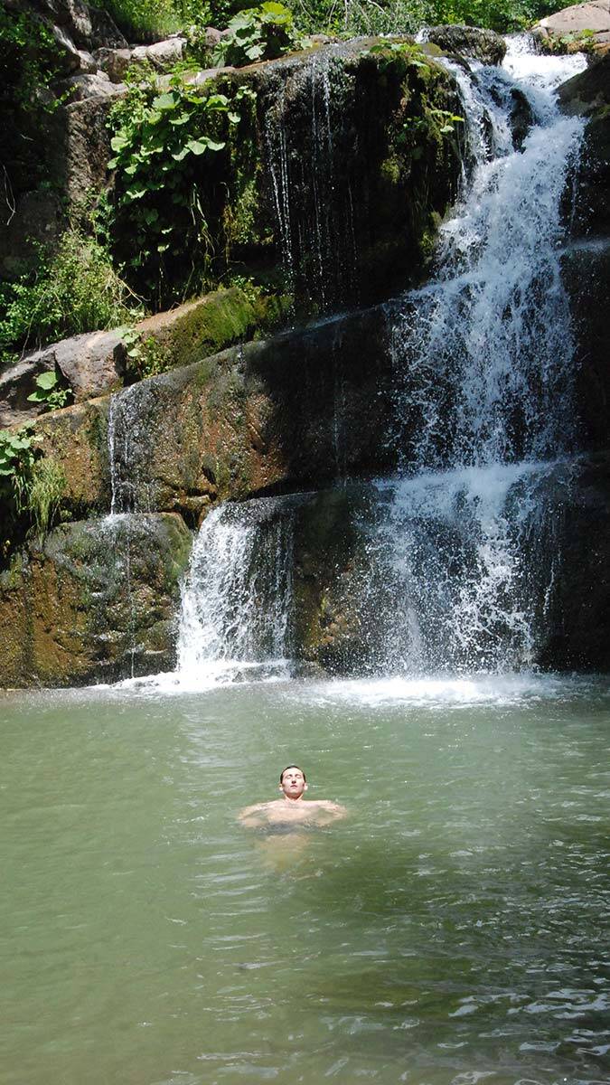 Gölderesi Şelalesi hayran bırakıyor