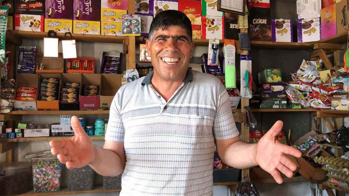 Gülen adam, gülme krizine sokuyor