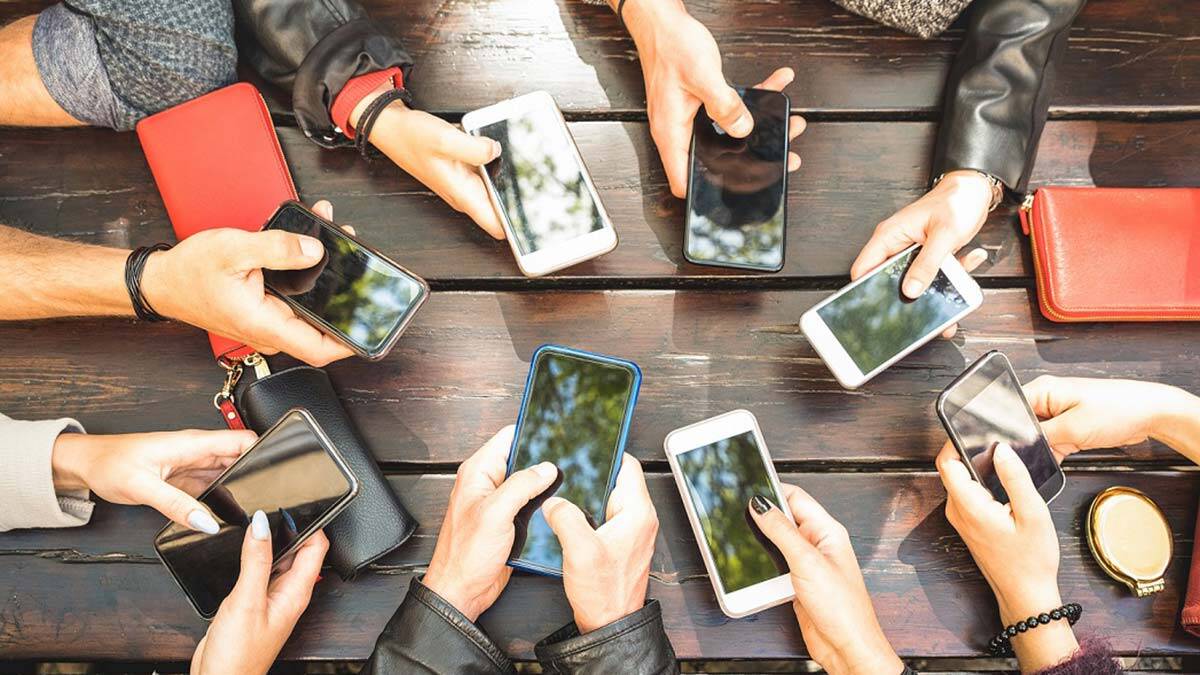 Öğrenciler sosyal medyada vakit geçiriyor