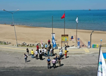 İnkumu Plajı'ndaki 3 bölgede mavi bayrak çekimi