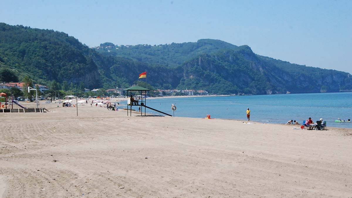 İnkumu Plajı'ndaki 3 bölgede mavi bayrak çekimi