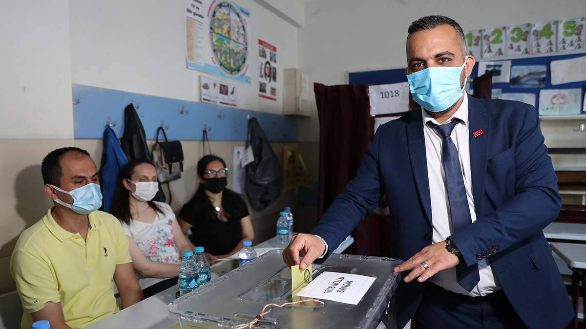 İstanbul'da 14 mahallede seçim heyecanı başladı