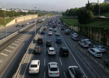 İstanbul'da erken saatlerde trafik yoğunluğu