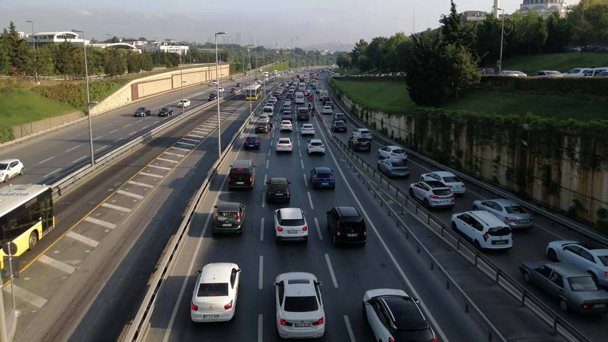 İstanbul'da erken saatlerde trafik yoğunluğu