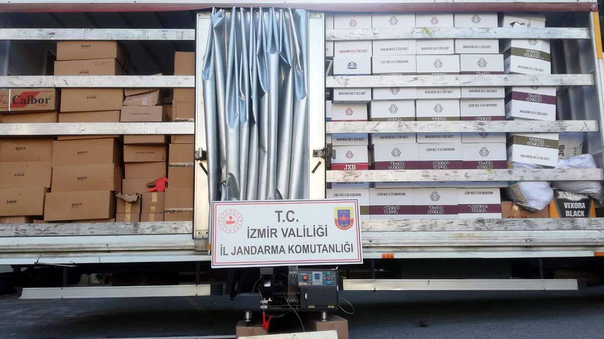 İzmir'de 1 milyon 776 bin bandrolsüz sigara ele geçirildi