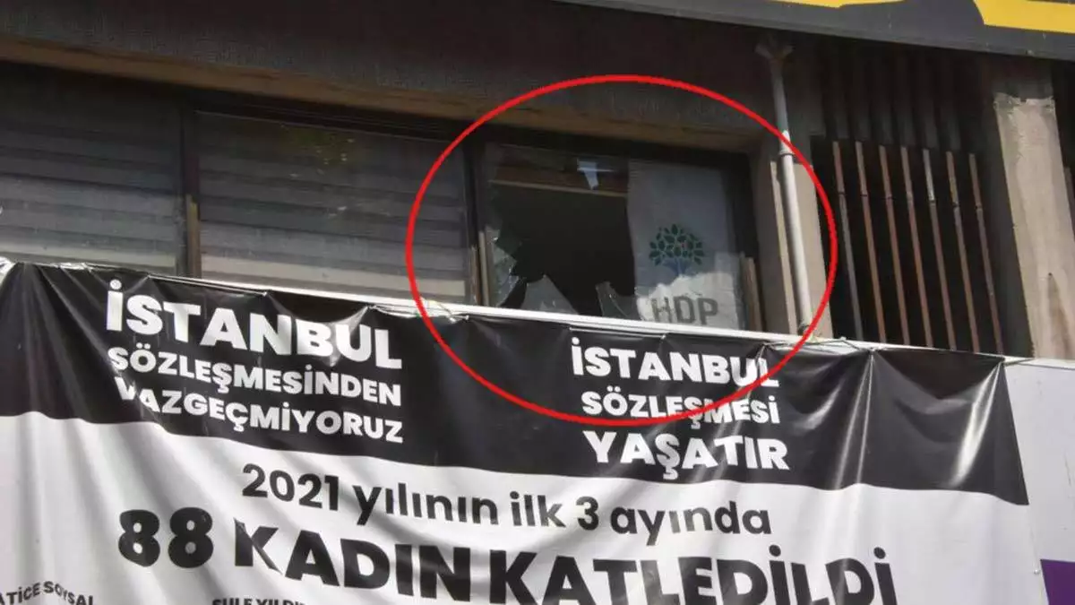 İzmir'de hdp il binasında silahlı saldırı