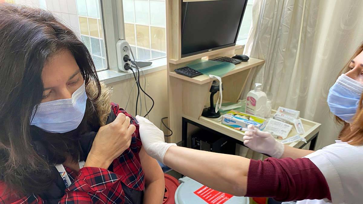 İzmir'de 2 milyon 150 bin doz koronavirüs aşısı yapıldı