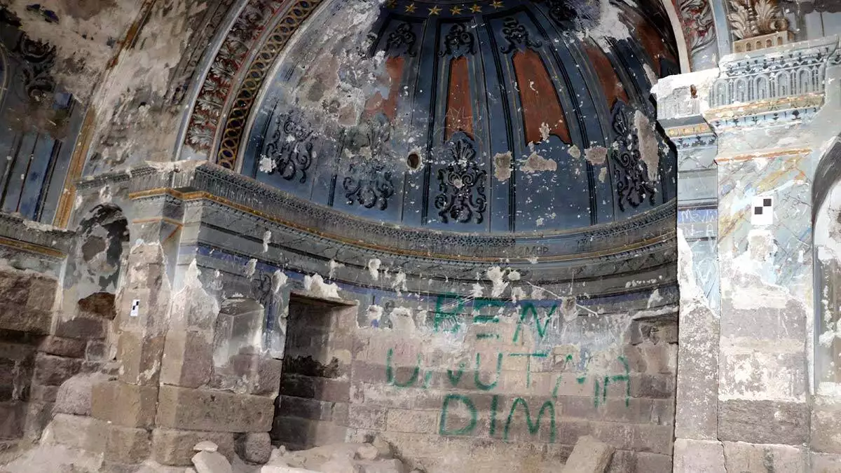 Ermeni kilisesi defineciler tarafından tahrip edildi