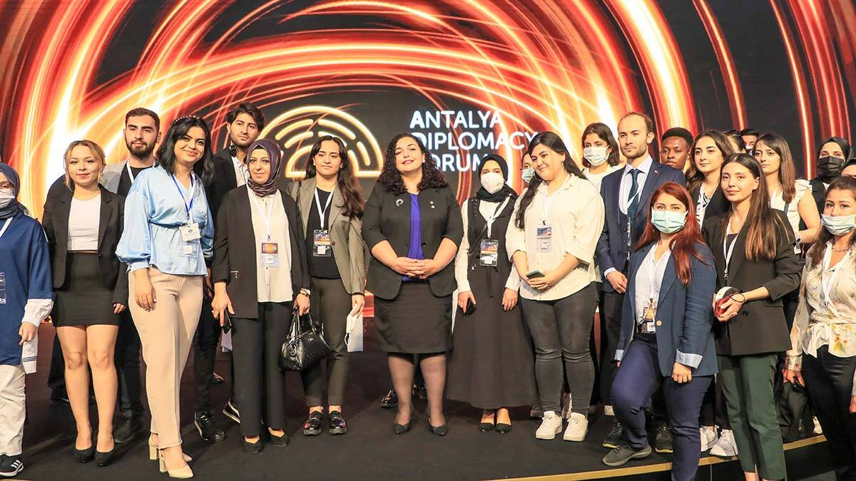 Genç bir kadın politikacı olarak çok zorluklarla karşılaştım