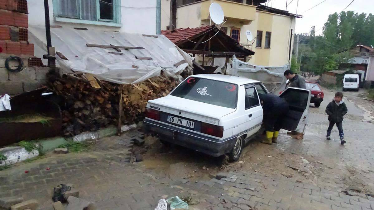 Kütahya’da birçok tarım arazisi su altında kaldı