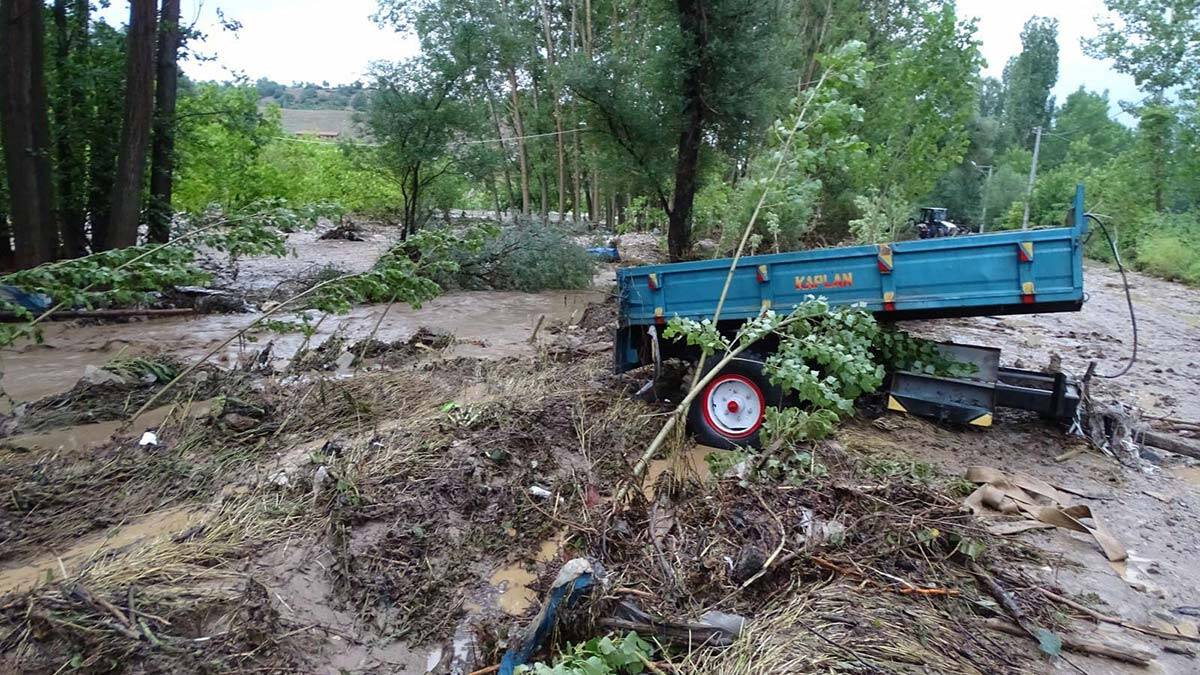 Kütahya’da birçok tarım arazisi su altında kaldı