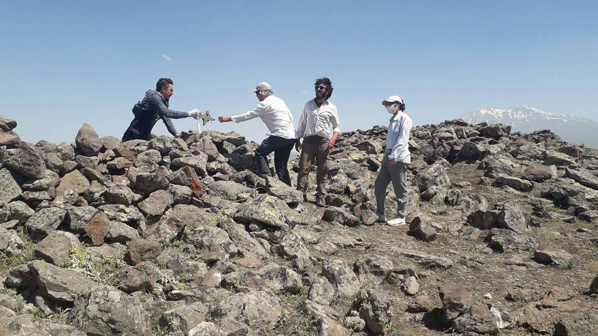 Muş’un Örenşar köyüne bağlı 1800 rakımlı Grıbido Malazgirt şehitlik alanı jeoradarlarla inceleniyor.