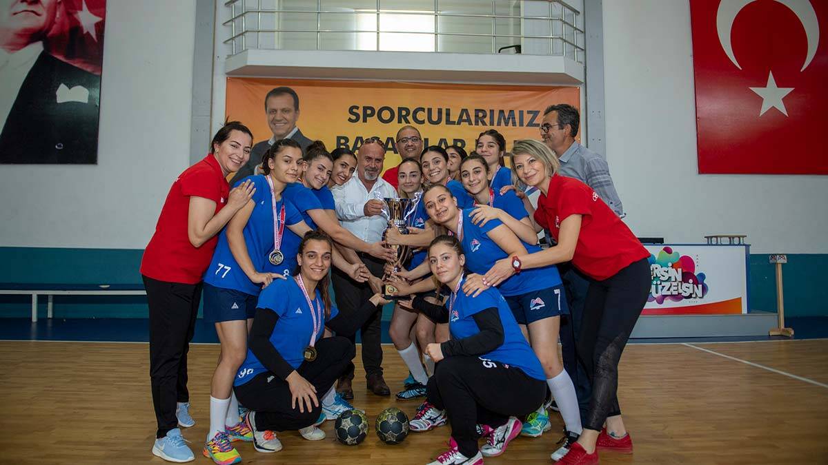 Şampiyon hentbolcular 1'inci Lig’e hazırlanıyor