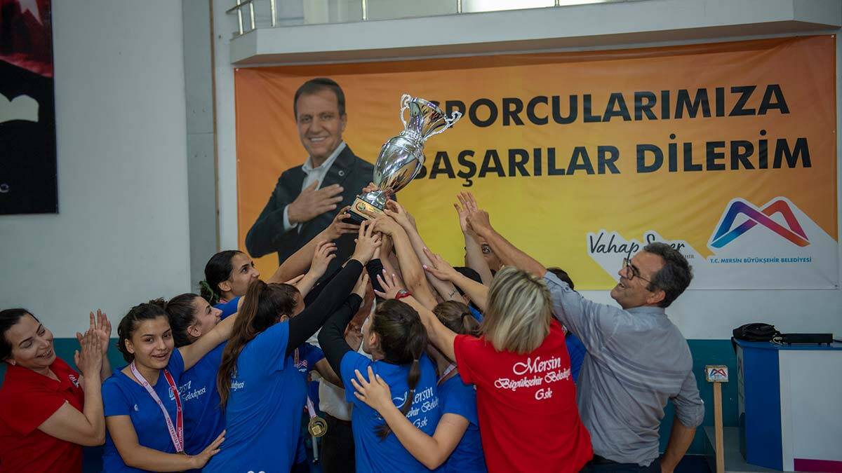 Şampiyon hentbolcular 1'inci Lig’e hazırlanıyor