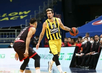 Nando De Colo'nun sözleşmesi 1 yıl daha uzatıldı