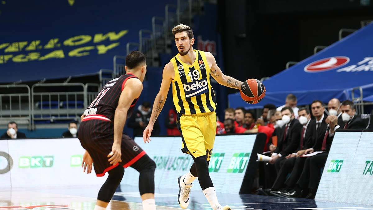 Nando De Colo'nun sözleşmesi 1 yıl daha uzatıldı