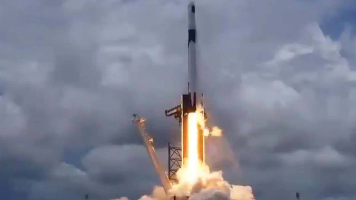 NASA uzaya taze meyve götürdü