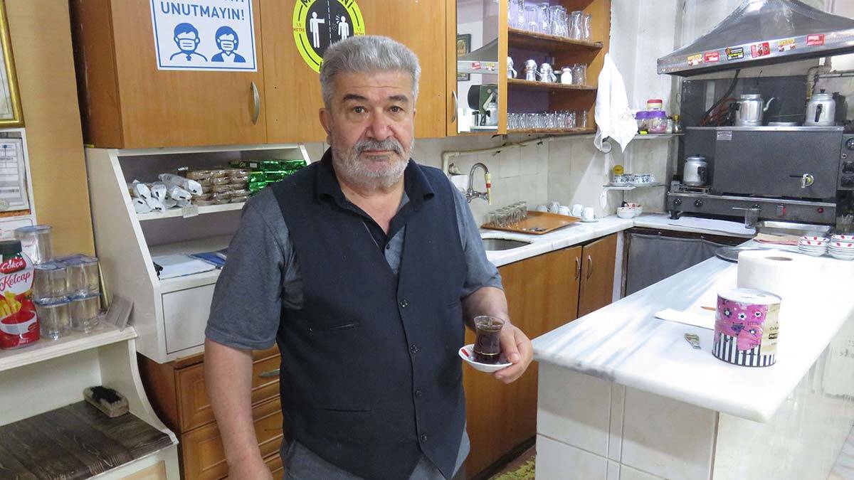 Kahvehaneler bu sabah kapılarını açtı