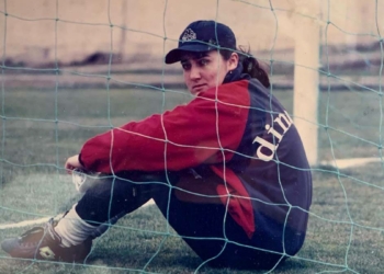 Futbolculuk kariyerinden uzak bir hayat sürüyor