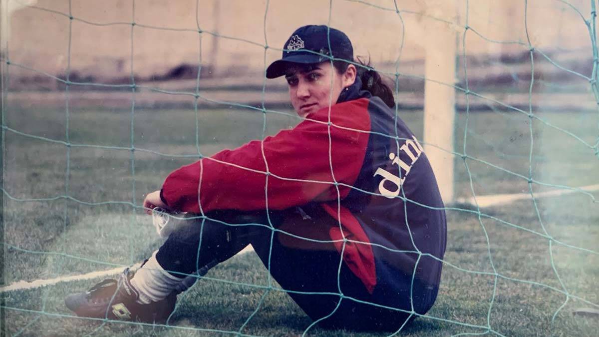 Futbolculuk kariyerinden uzak bir hayat sürüyor