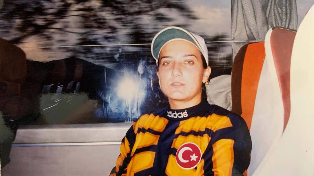 Futbolculuk kariyerinden uzak bir hayat süren Ayfer Toğluoğlu, "Çok büyük hedeflerim vardı, milli takım hocalığından tutun Spor Bakanlığı'na kadar, spordan çok koptum" dedi.