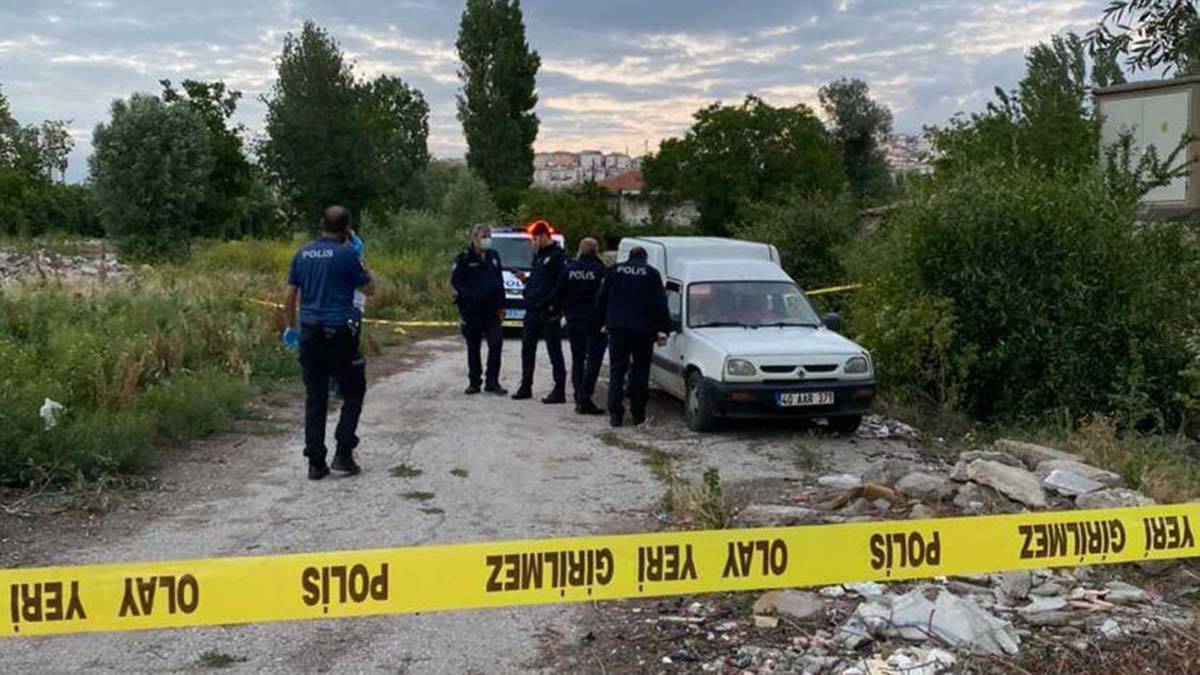 Park halindeki otomobilde cesedi bulundu