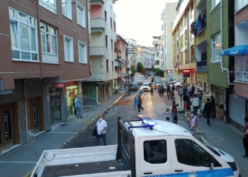 Depremden etkilenen 4 katlı apartman tahliye edildi