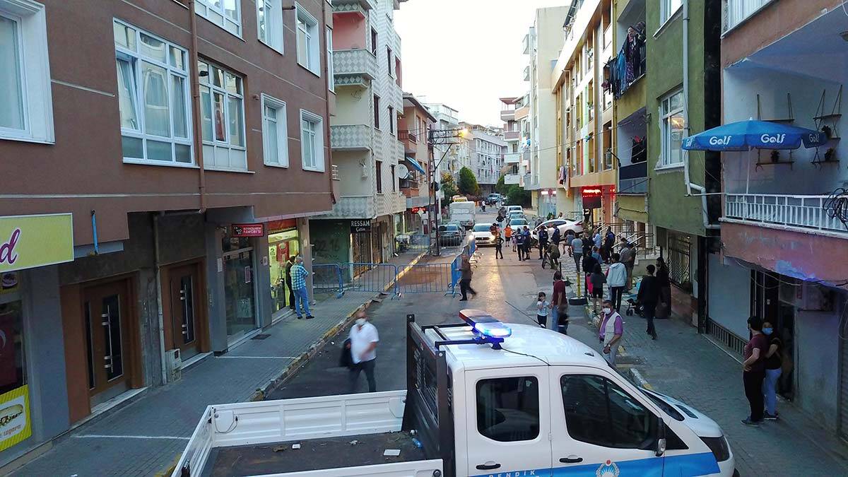 Depremden etkilenen 4 katlı apartman tahliye edildi