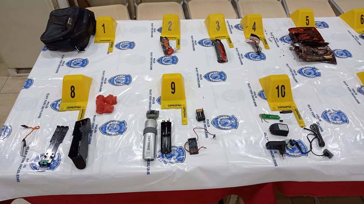 Kek ambalajlarına gizlediği patlayıcıyla yakalandı