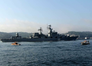 Rus savaş gemileri peş peşe İstanbul Boğazı'ndan geçti