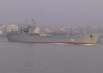 Rus savaş gemisi İstanbul Boğazı'ndan geçtiRus savaş gemisi İstanbul Boğazı'ndan geçti