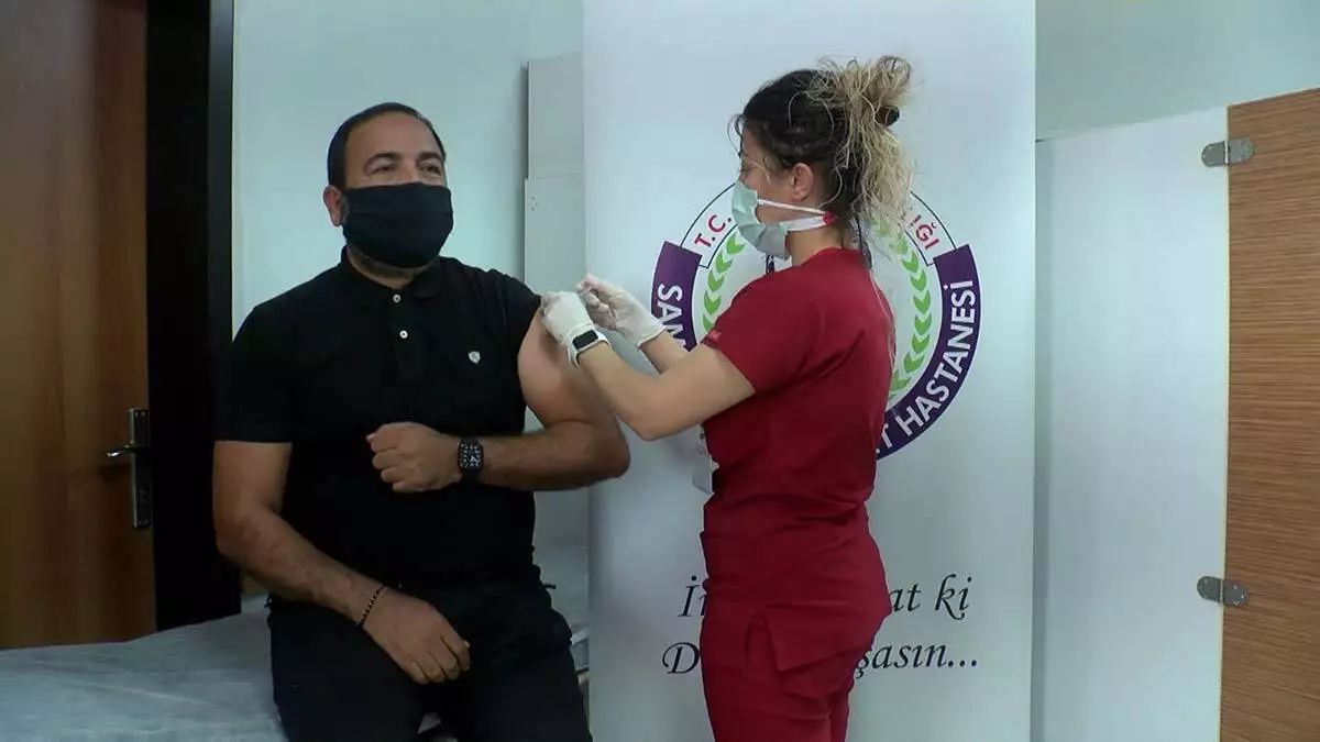 Samsun i̇l sağlık müdürü muhammet ali oruç, "sabah saatlerinde yarım saat içinde 1000 doz aşı yaptık” dedi.