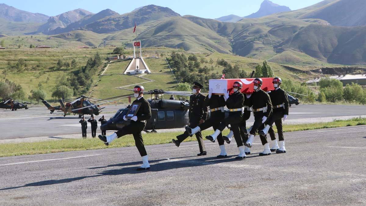 Şehit uzman çavuş törenle memleketine uğurlandı