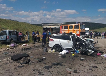 Sivas'ta otomobil ile hafif ticari araç çarpıştı: 9 ölü