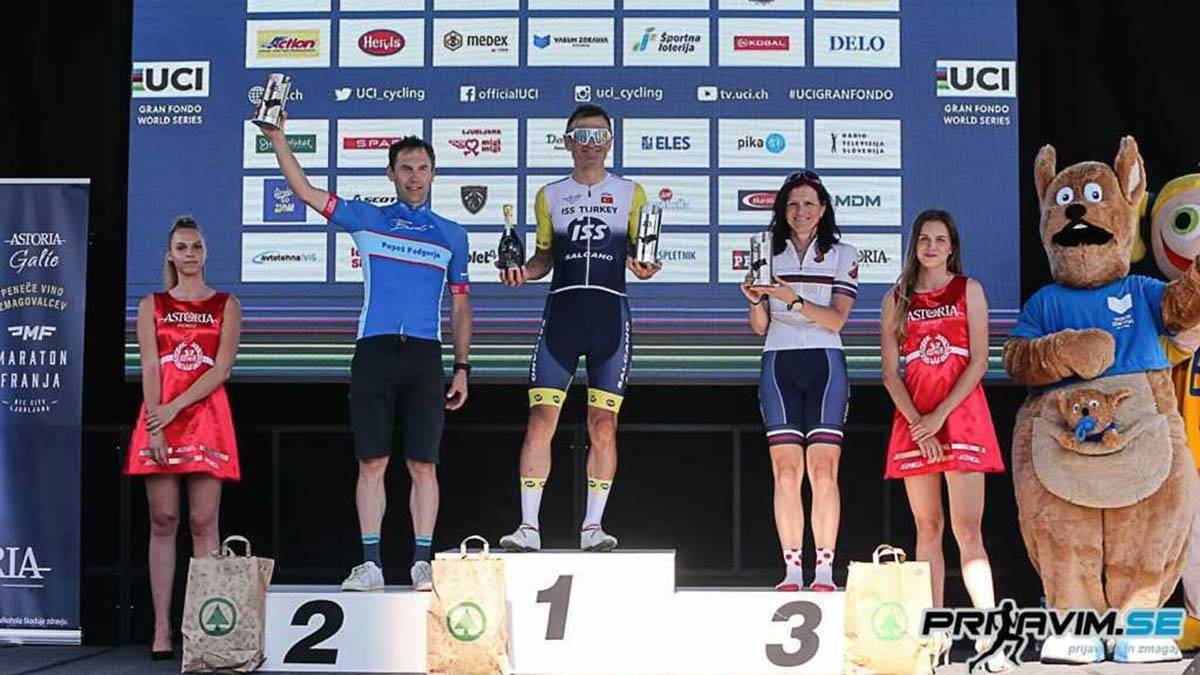 Buse Özlem ve Ozan Özlem podyumun zirvesinde