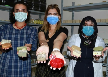 Sabun yapıp tüp bebek tedavisi için para biriktiriyor
