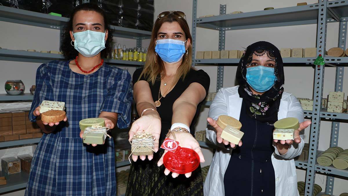 Sabun yapıp tüp bebek tedavisi için para biriktiriyor