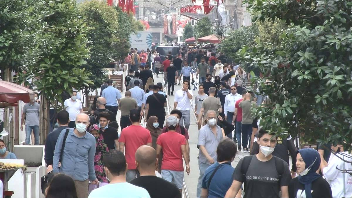 Taksim Meydanı turistlere kaldı