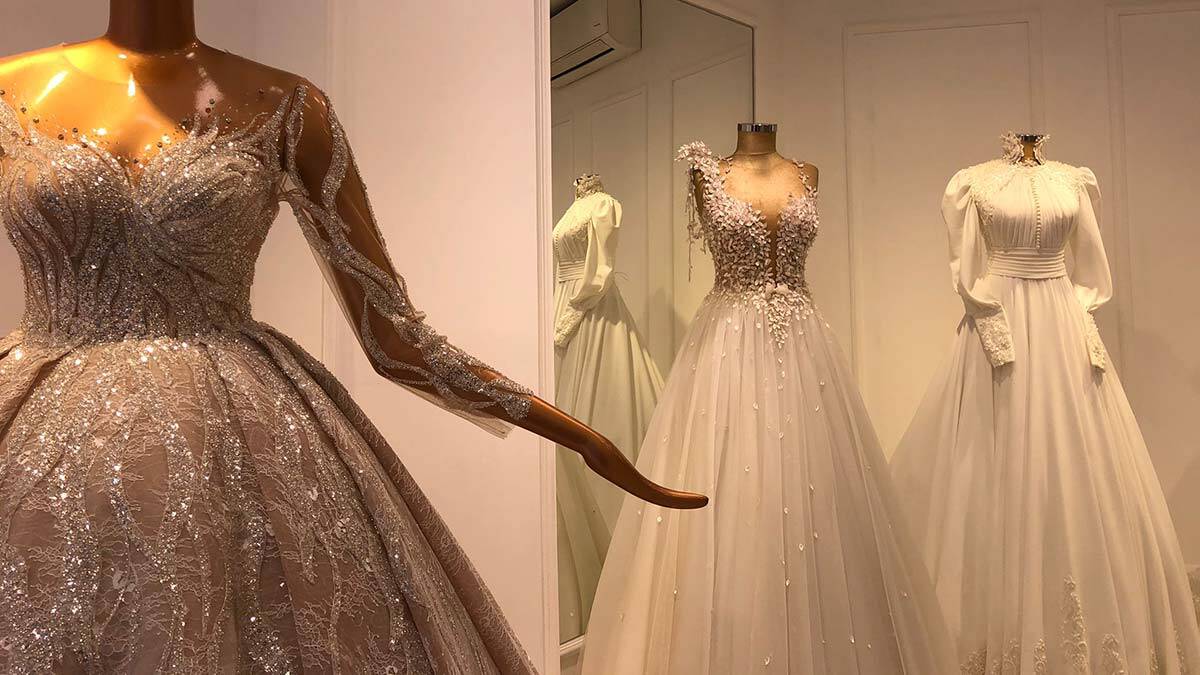 Gelin adayları gelinlikçilere akın etti